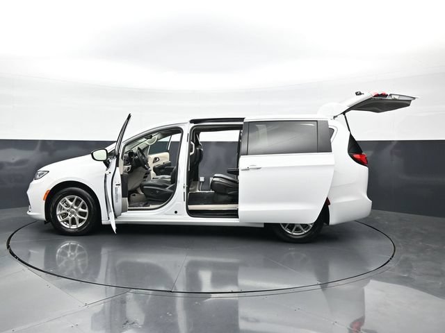 Used 2024 Chrysler Pacifica Touring-L FWD image 51