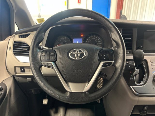 Used 2017 Toyota Sienna LE AWD/4WD image 14