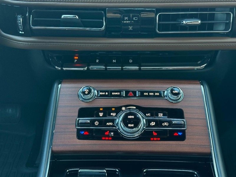 Used 2023 Lincoln Aviator Reserve w/ Class IV Trailer Tow Package image 13