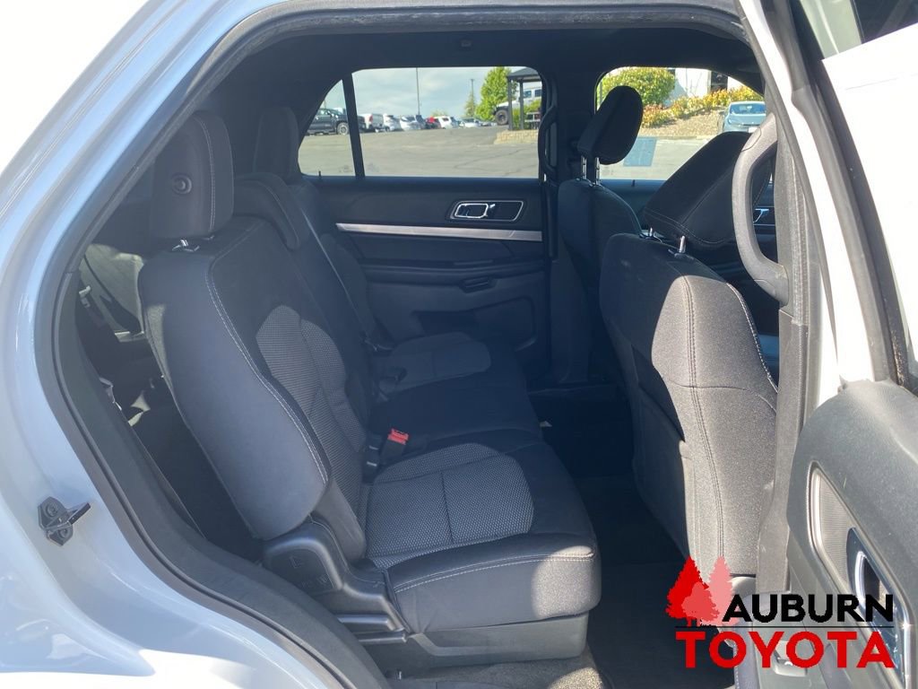 Used 2018 Ford Explorer XLT w/ Equipment Group 201A FWD image 11