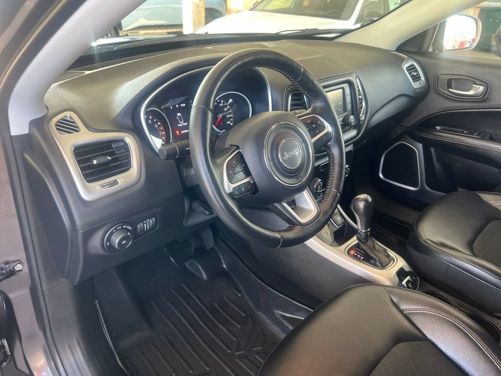 Used 2018 Jeep Compass Latitude w/ Cold Weather Group AWD/4WD image 6