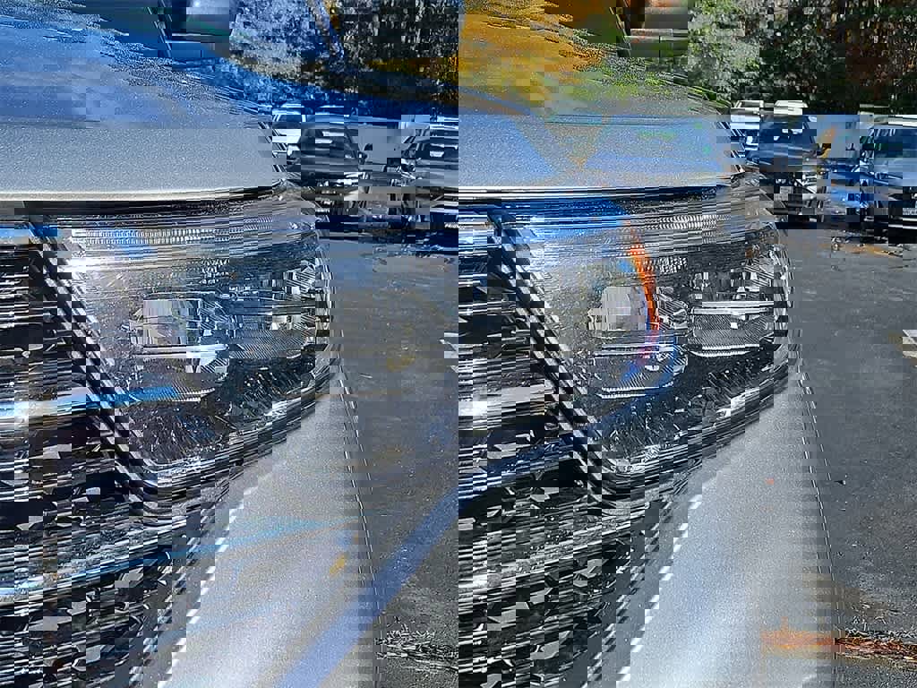 Used 2021 Ford Explorer XLT w/ Equipment Group 202A image 9