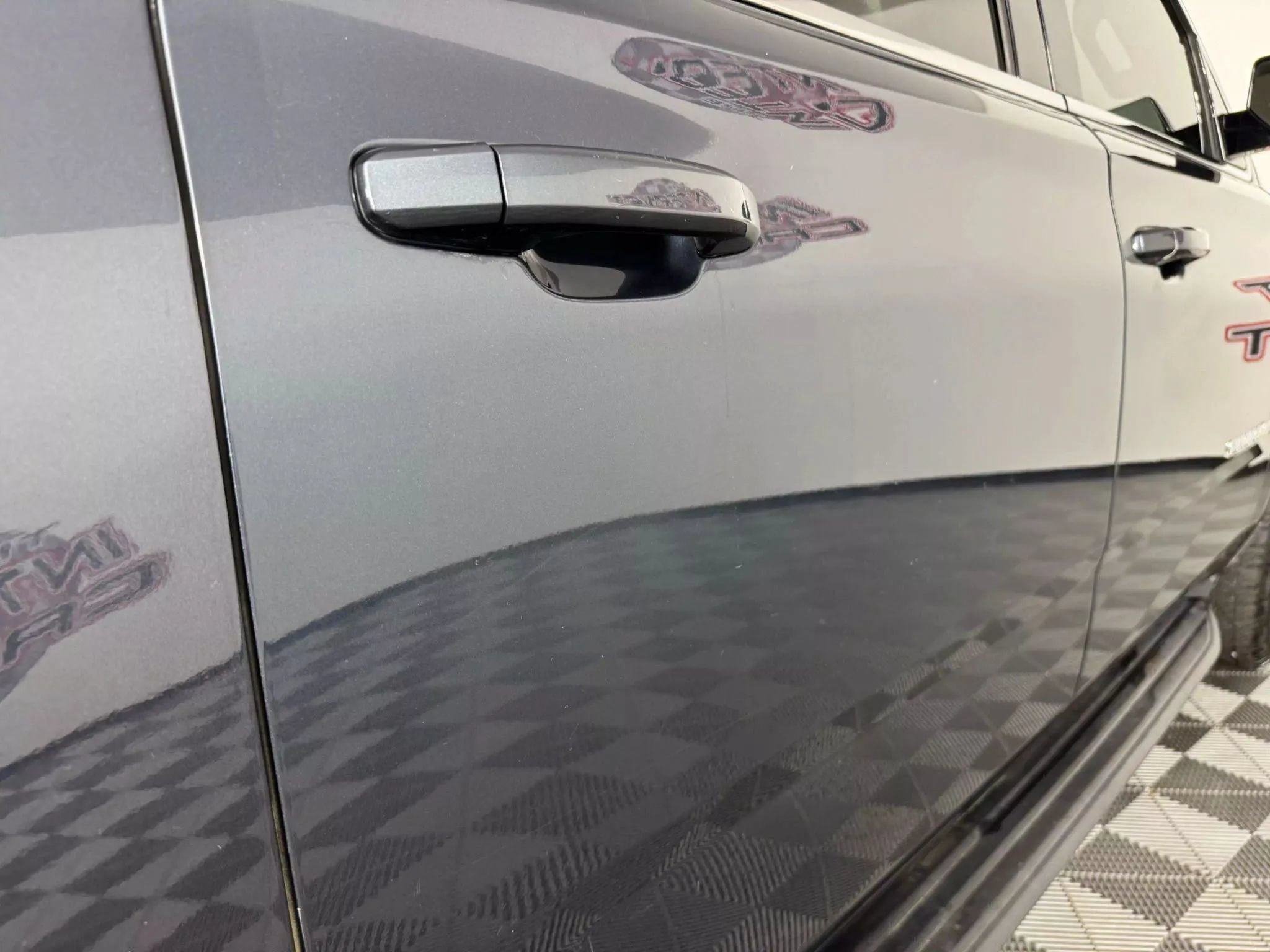 Used 2019 Chevrolet Suburban LT AWD/4WD image 33