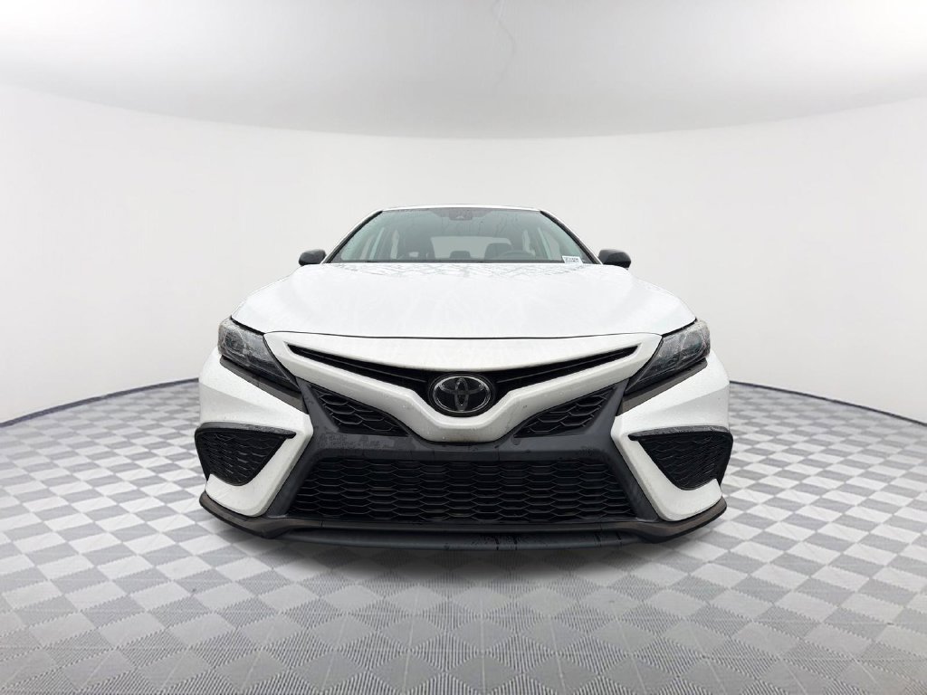 Used 2022 Toyota Camry SE w/ Carpet Mat Package (TMS) FWD image 2