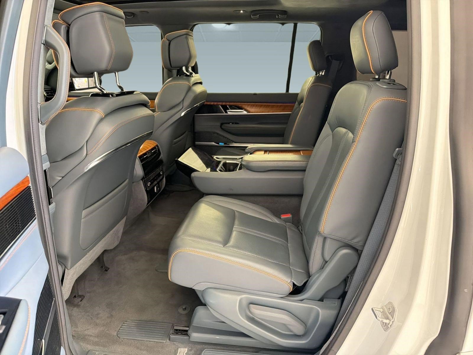 Used 2022 Jeep Grand Wagoneer Series II w/ Convenience Group III AWD/4WD image 13