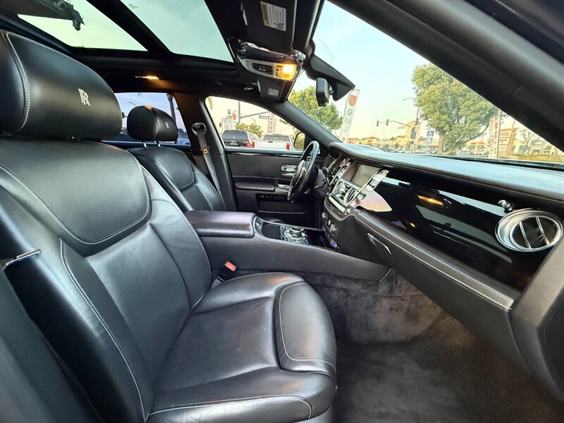Used 2015 Rolls-Royce Ghost RWD image 41