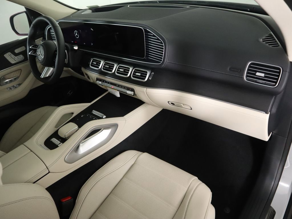 New 2026 Mercedes-Benz GLS 580 4MATIC image 18