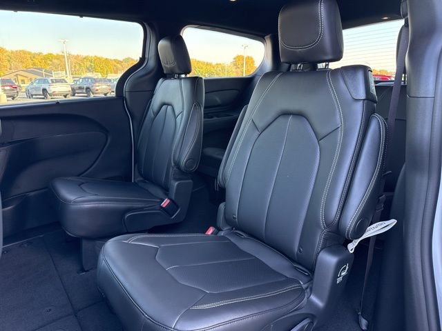 New 2026 Chrysler Pacifica Select image 12
