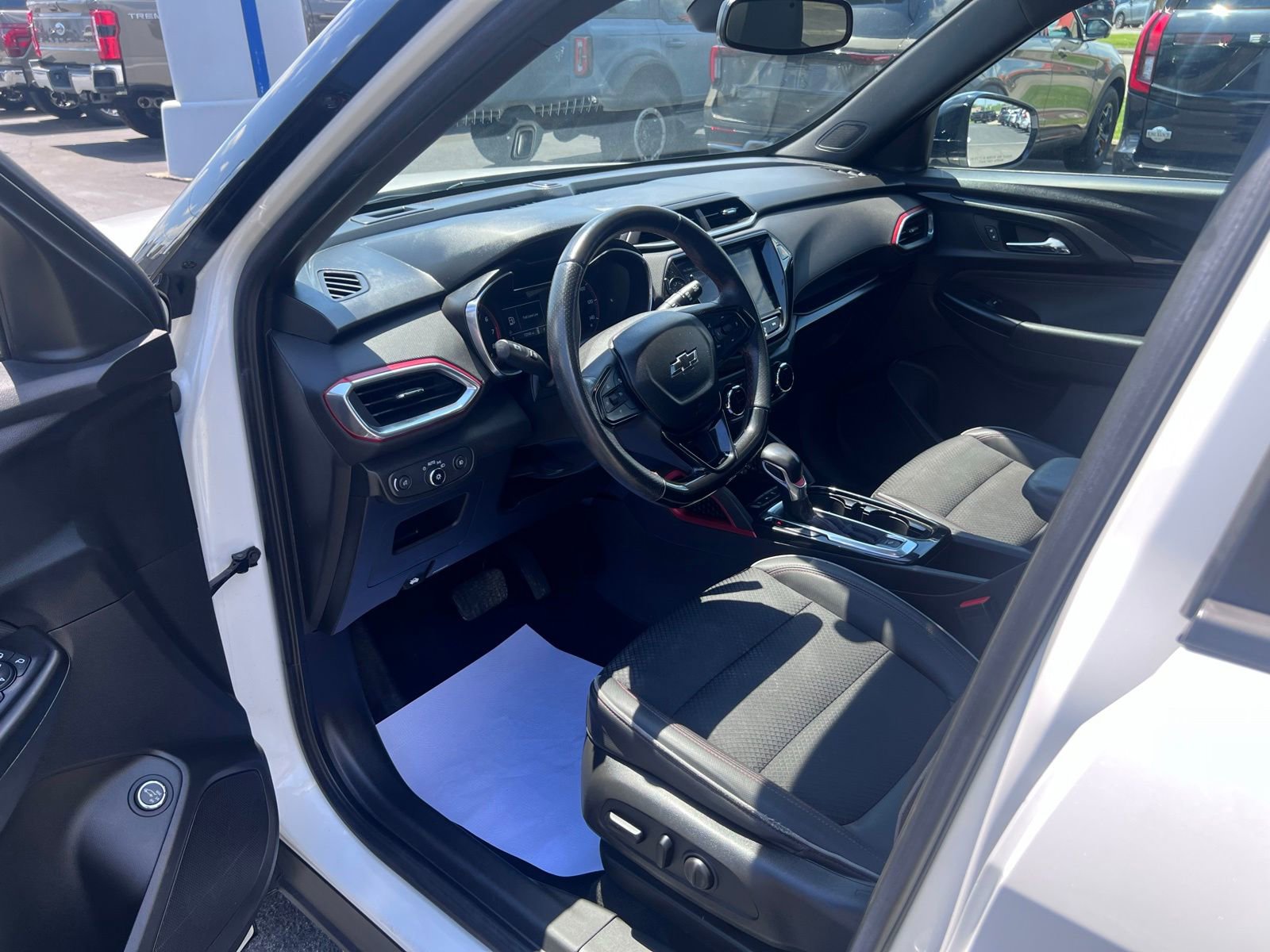 Used 2021 Chevrolet TrailBlazer RS w/ Sun and Liftgate Package FWD image 23
