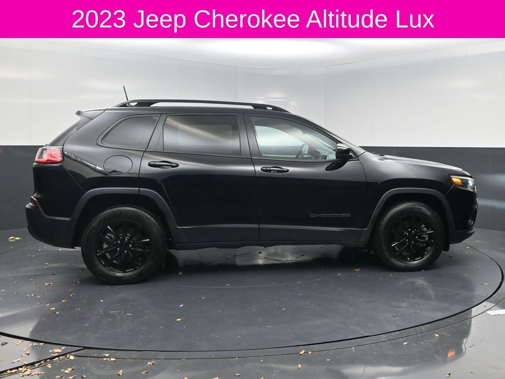 Used 2023 Jeep Cherokee Altitude Lux image 4