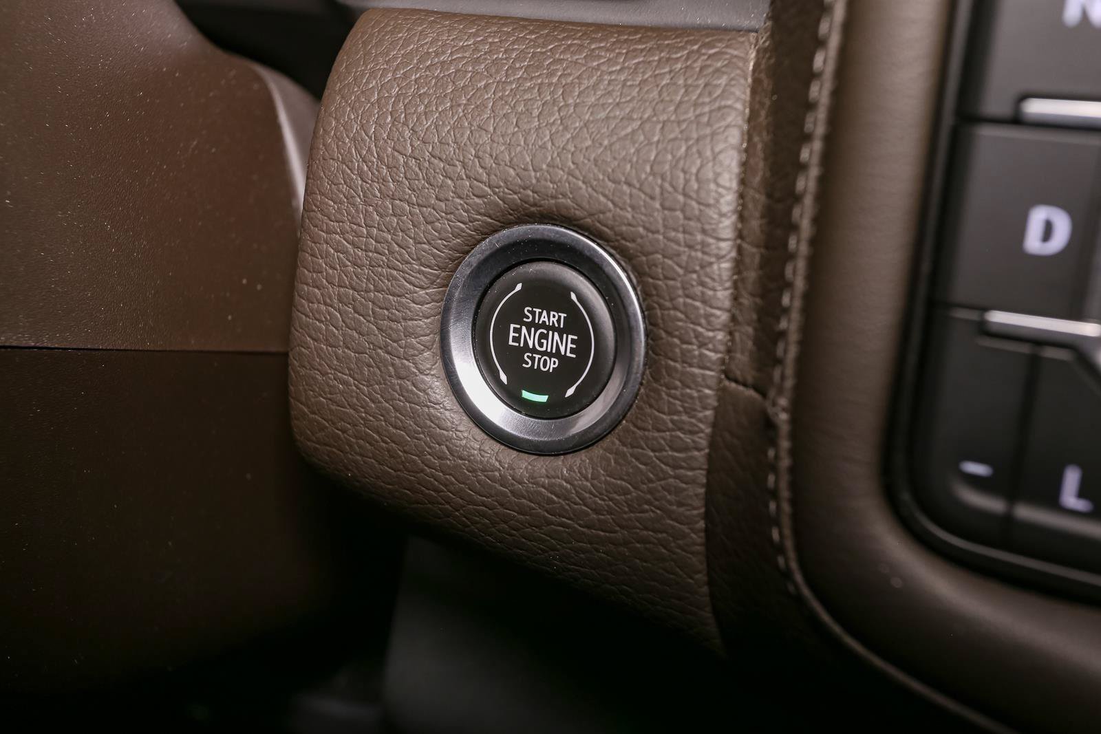 Used 2022 GMC Yukon Denali w/ Denali Premium Package AWD/4WD image 37