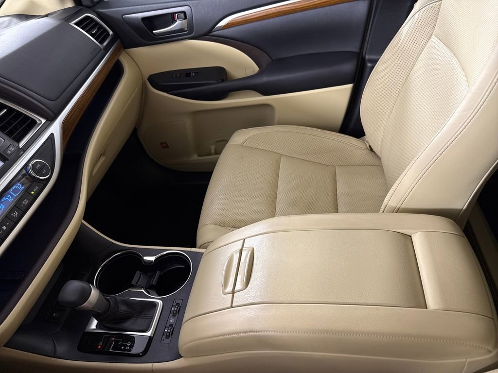 Used 2017 Toyota Highlander Limited image 16