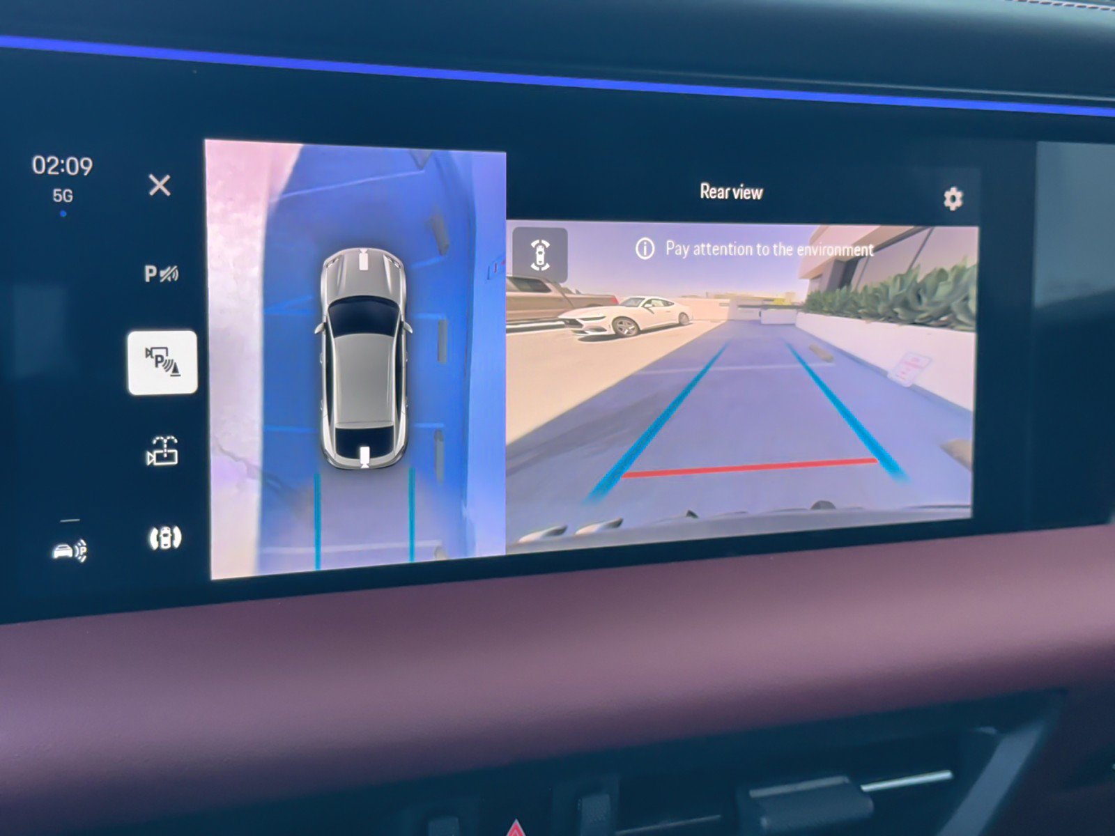 Certified 2025 Porsche Macan 4 Electric AWD/4WD image 19