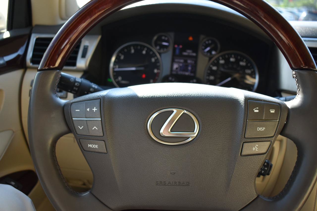 Used 2013 Lexus LX 570 4WD w/ Luxury Pkg image 20