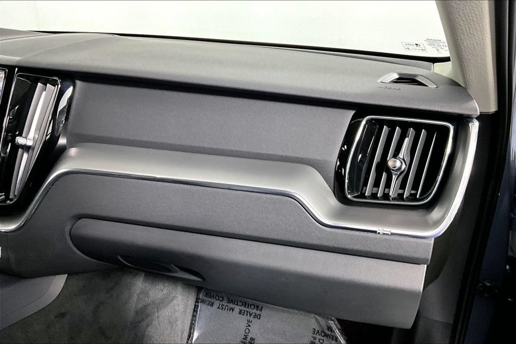 Used 2024 Volvo XC60 B5 Core AWD/4WD image 16