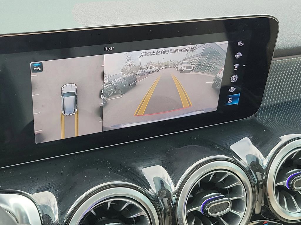 Used 2022 Mercedes-Benz GLB 250 image 34