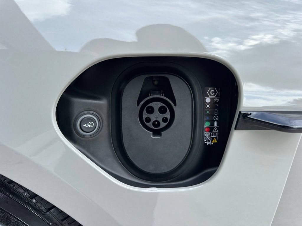 Used 2026 Porsche Taycan RWD image 45