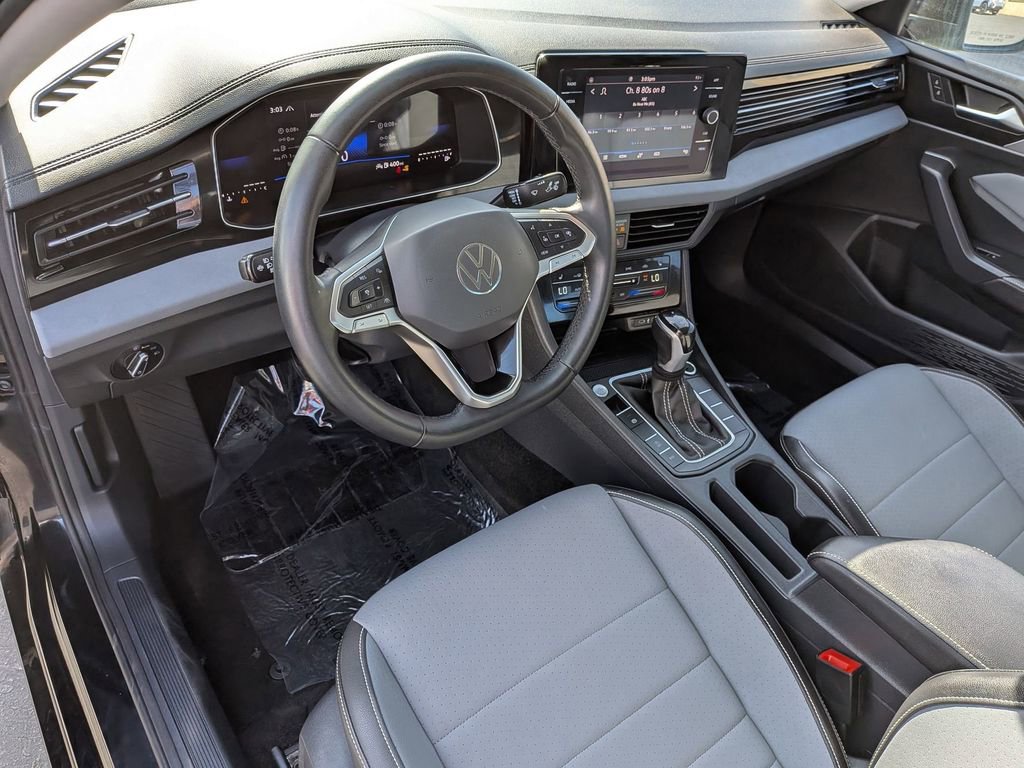 Used 2025 Volkswagen Jetta SE image 14