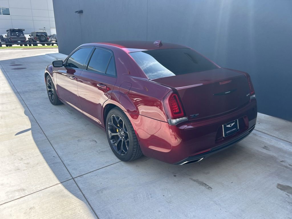 Used 2019 Chrysler 300 Touring w/ Sport Appearance Package image 5