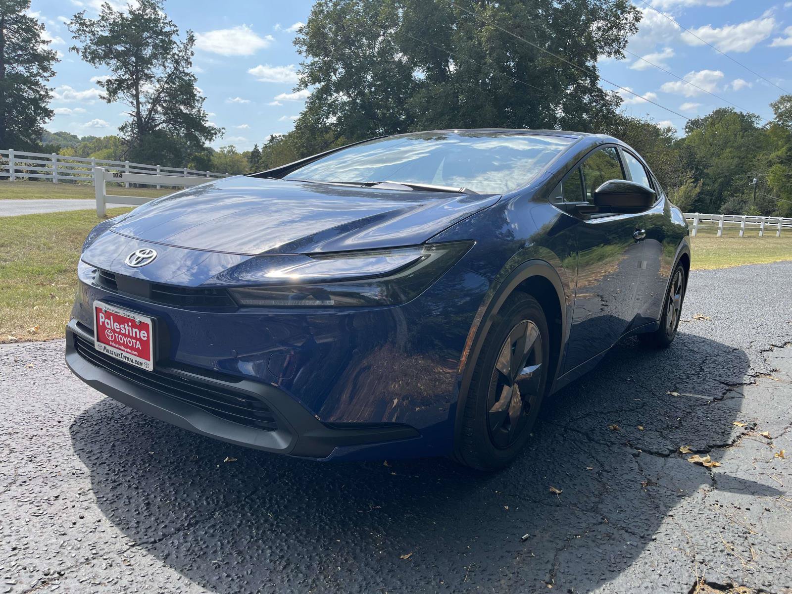 New 2027 Toyota Prius LE FWD image 3