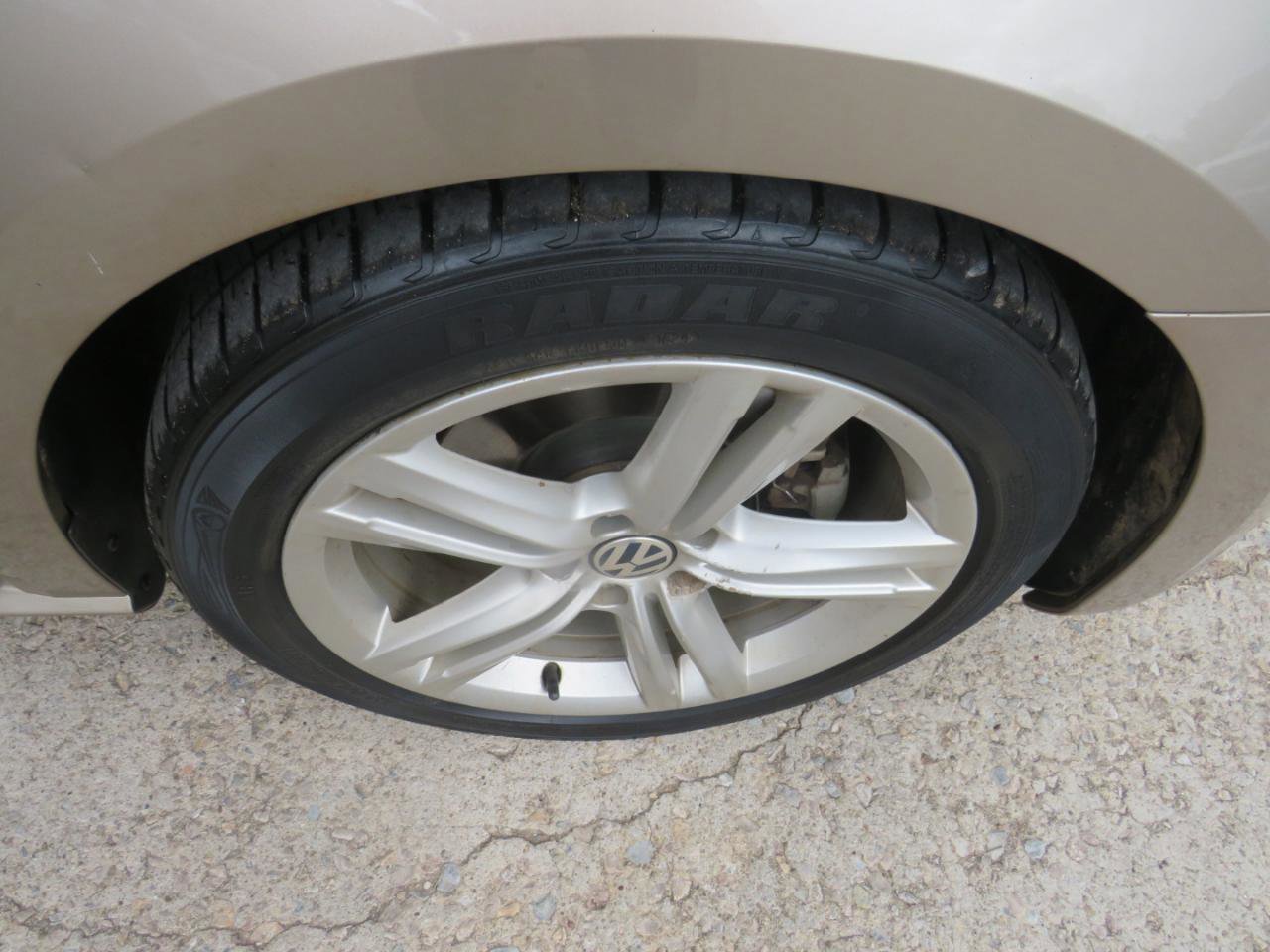 Used 2015 Volkswagen Passat TDI SE FWD image 36