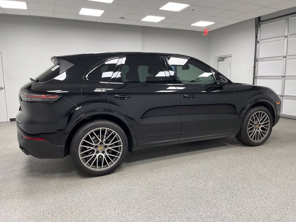 Used 2022 Porsche Cayenne Platinum Edition AWD/4WD image 11
