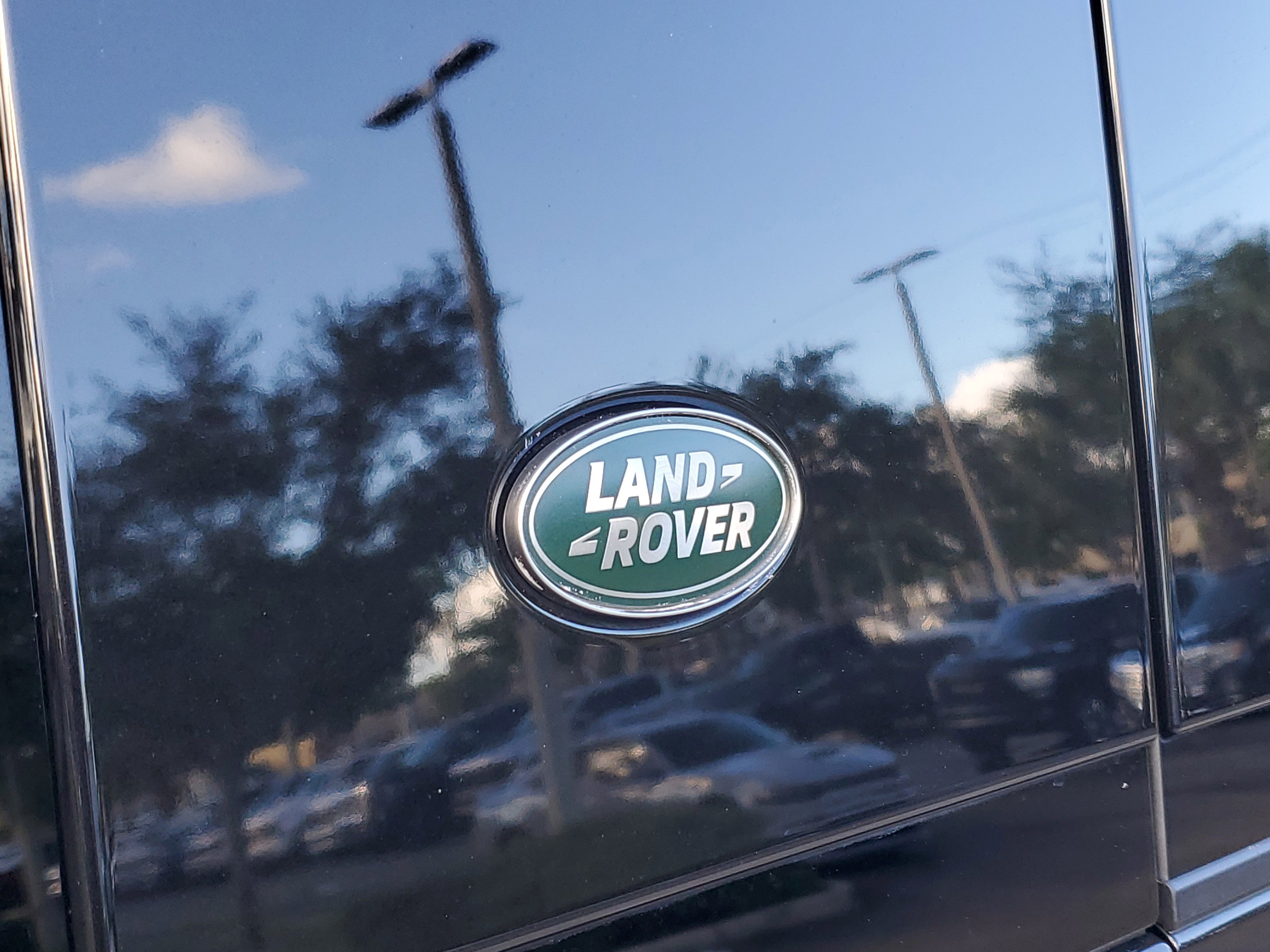 Used 2023 Land Rover Defender 130 X-Dynamic SE image 8