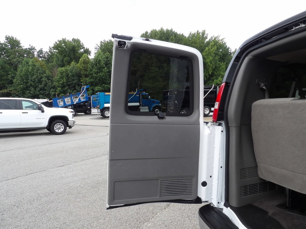 Used 2025 Chevrolet Express 3500 LT w/ LT Preferred Equipment Group RWD image 50