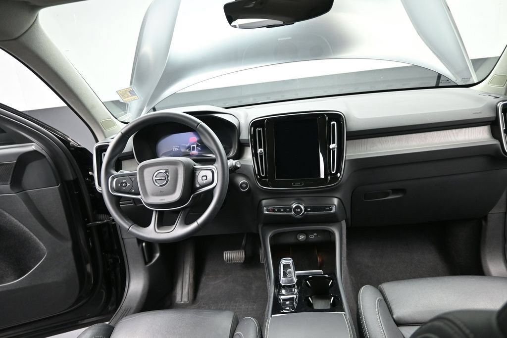 Used 2024 Volvo XC40 B5 Plus w/ Protection Package Premier AWD/4WD image 23