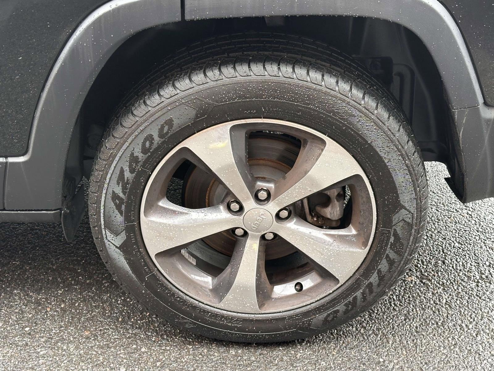 Used 2020 Jeep Cherokee Limited image 13