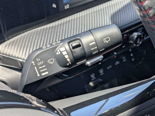 Used 2025 Nissan Kicks SR FWD image 22