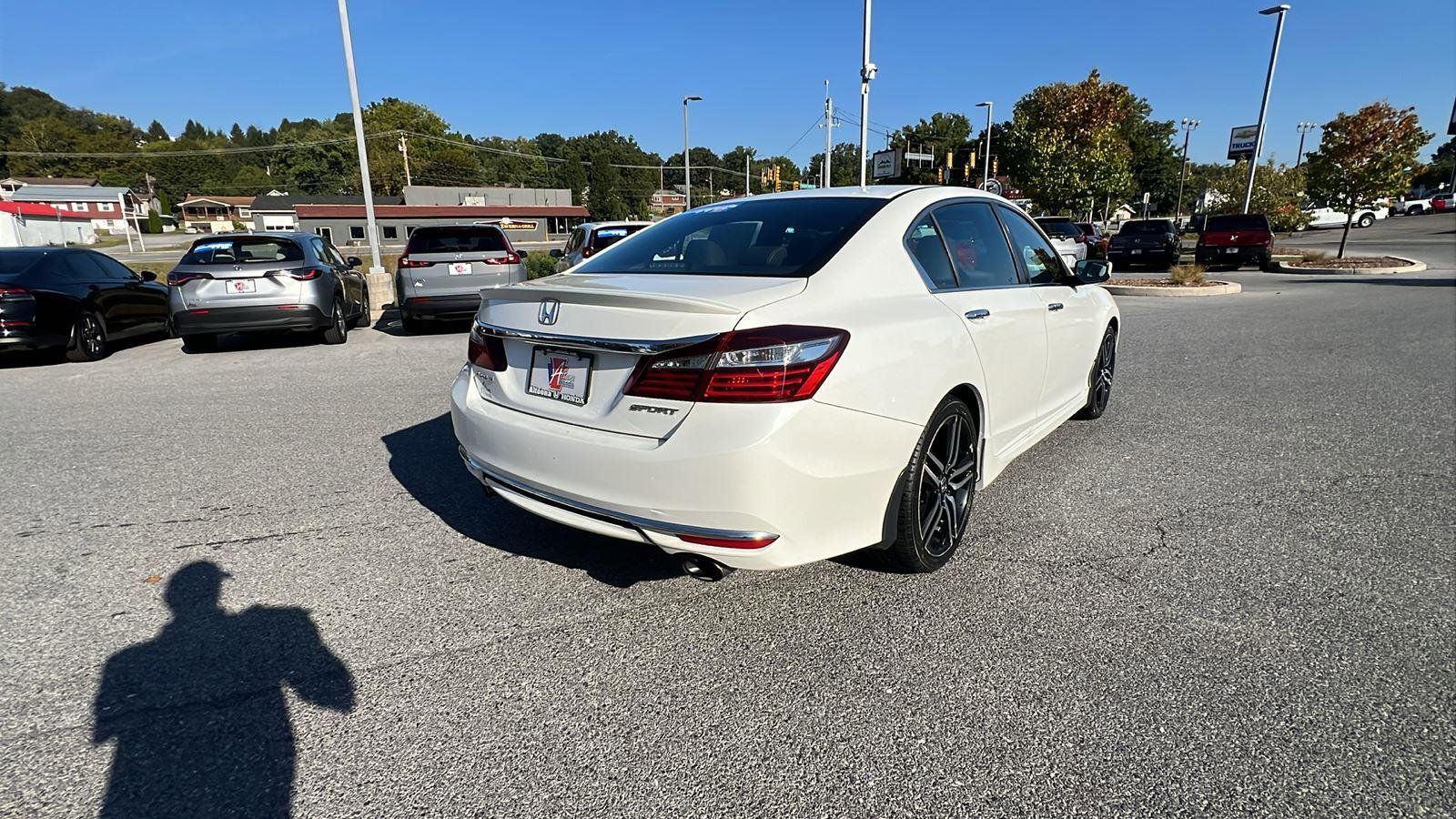 Used 2016 Honda Accord Sport image 4