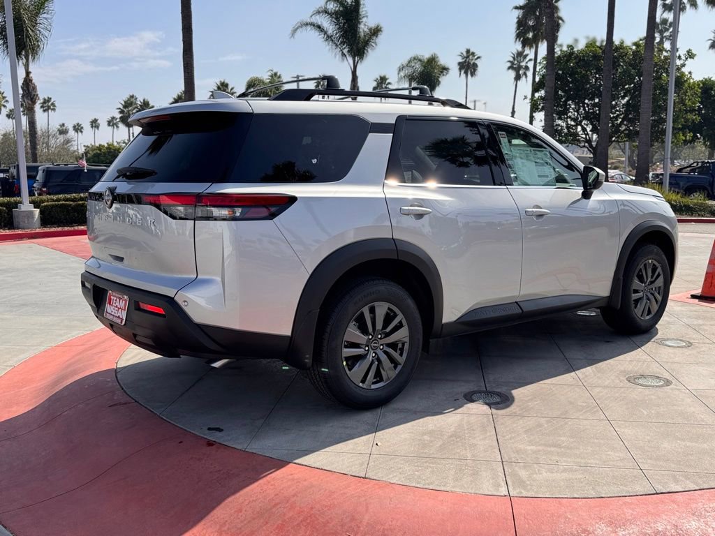 New 2025 Nissan Pathfinder SV image 7