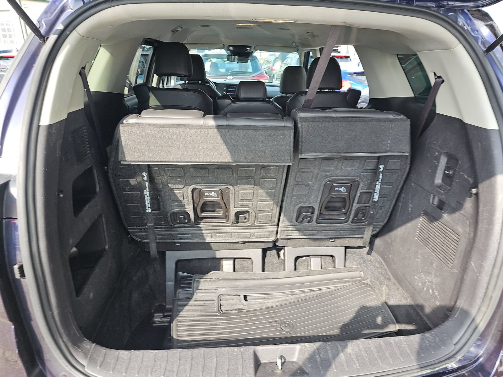 Used 2022 Kia Carnival LX FWD image 15