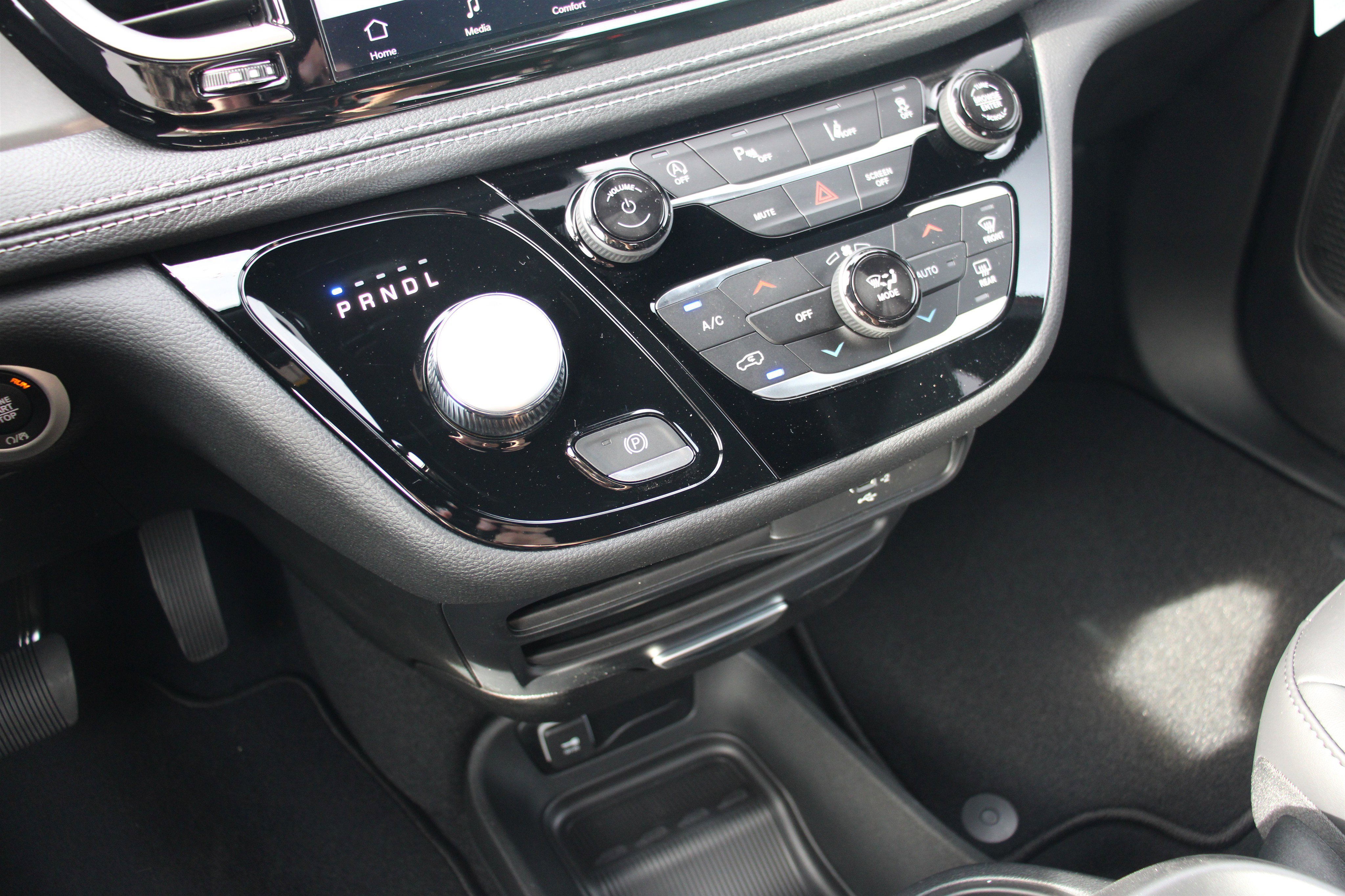 New 2026 Chrysler Pacifica Select image 18