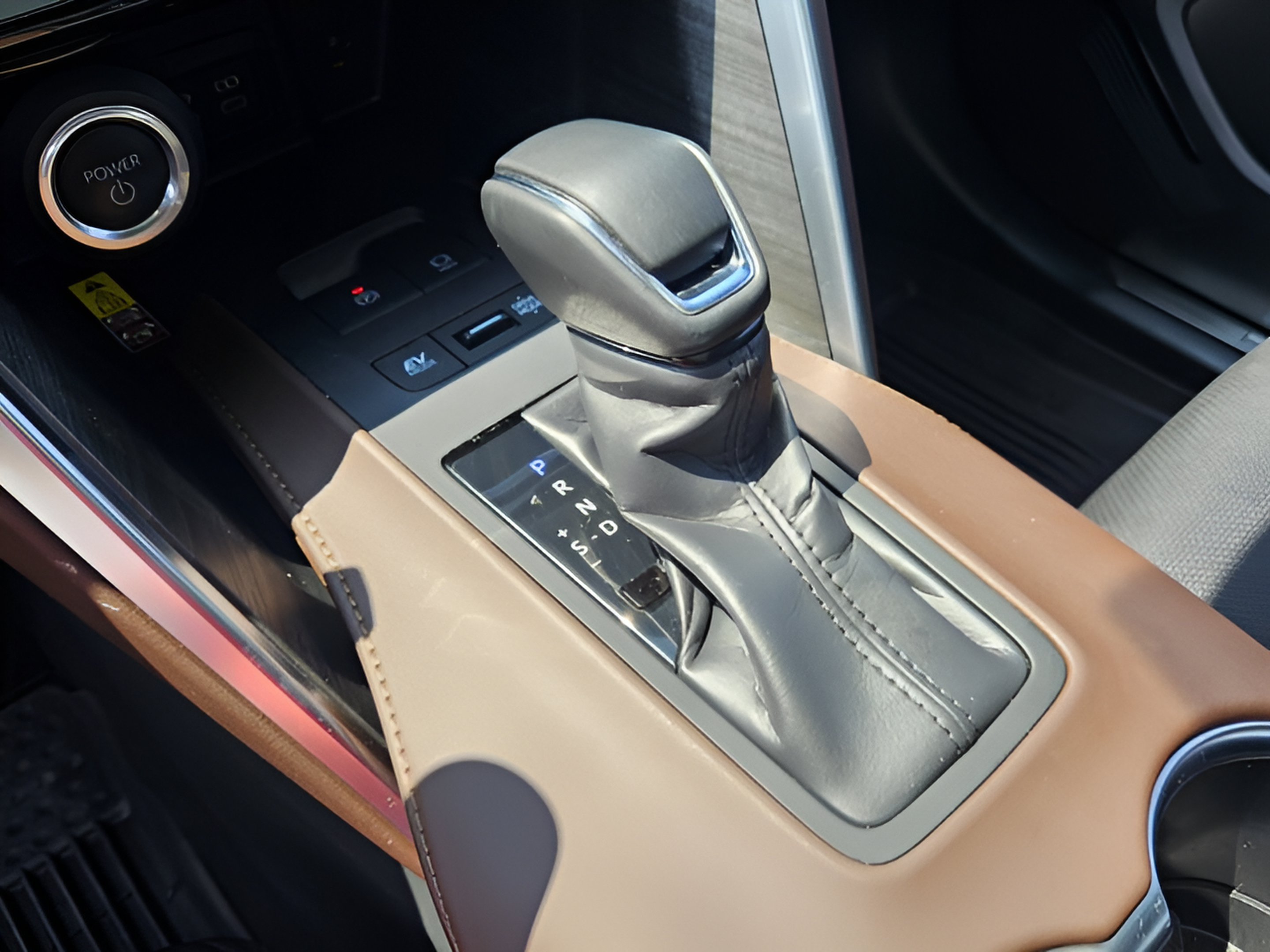 Used 2024 Toyota Venza Limited AWD/4WD image 19