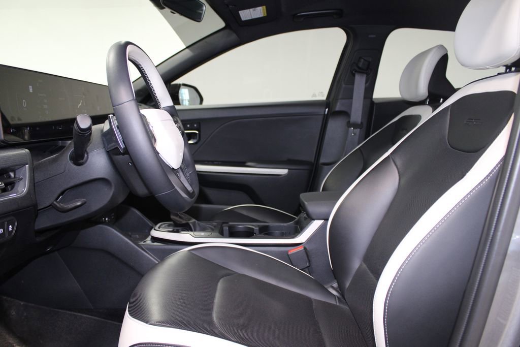 Used 2025 Kia K4 GT-Line w/ GT-Line Premium Package image 16