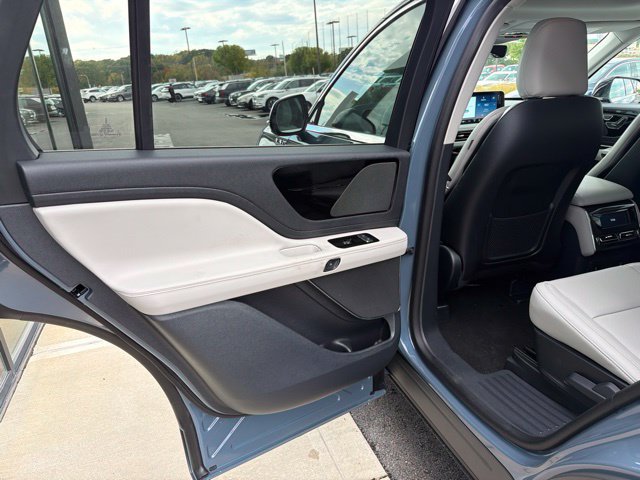 New 2027 Lincoln Aviator AWD image 10