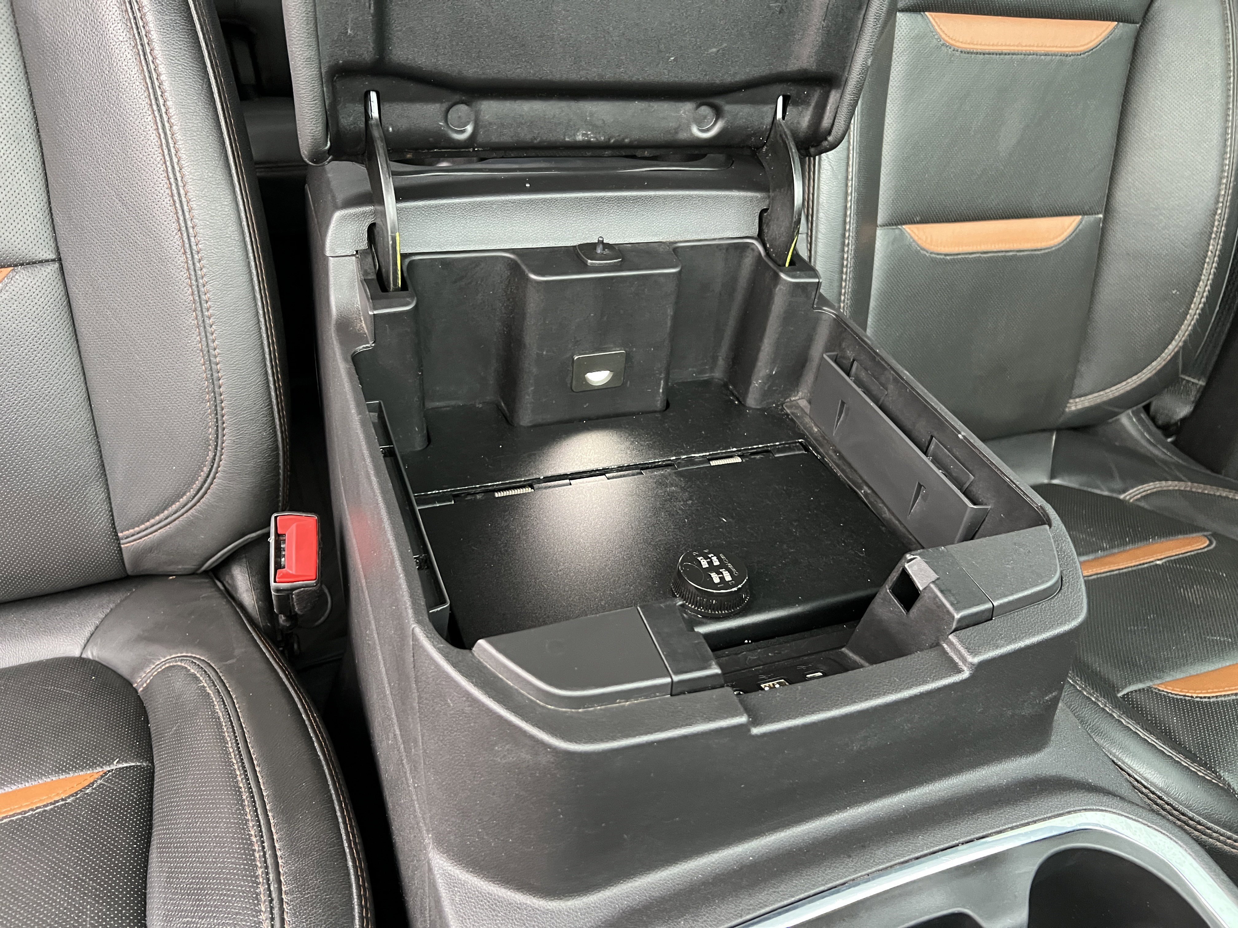 Used 2020 GMC Sierra 1500 AT4 w/ AT4 Premium Package AWD/4WD image 24