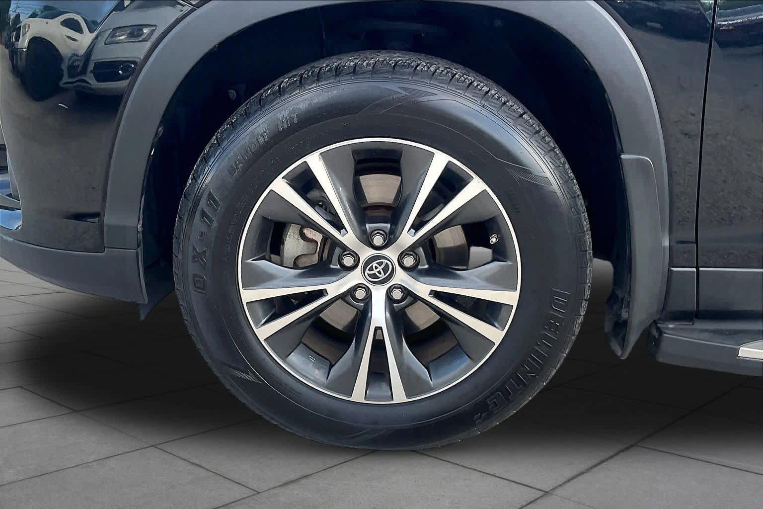 Used 2019 Toyota Highlander LE FWD image 11