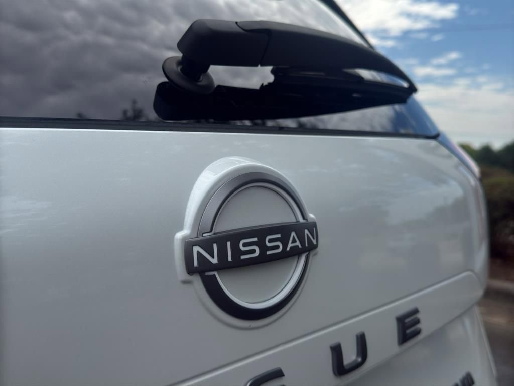 New 2026 Nissan Rogue Platinum image 13
