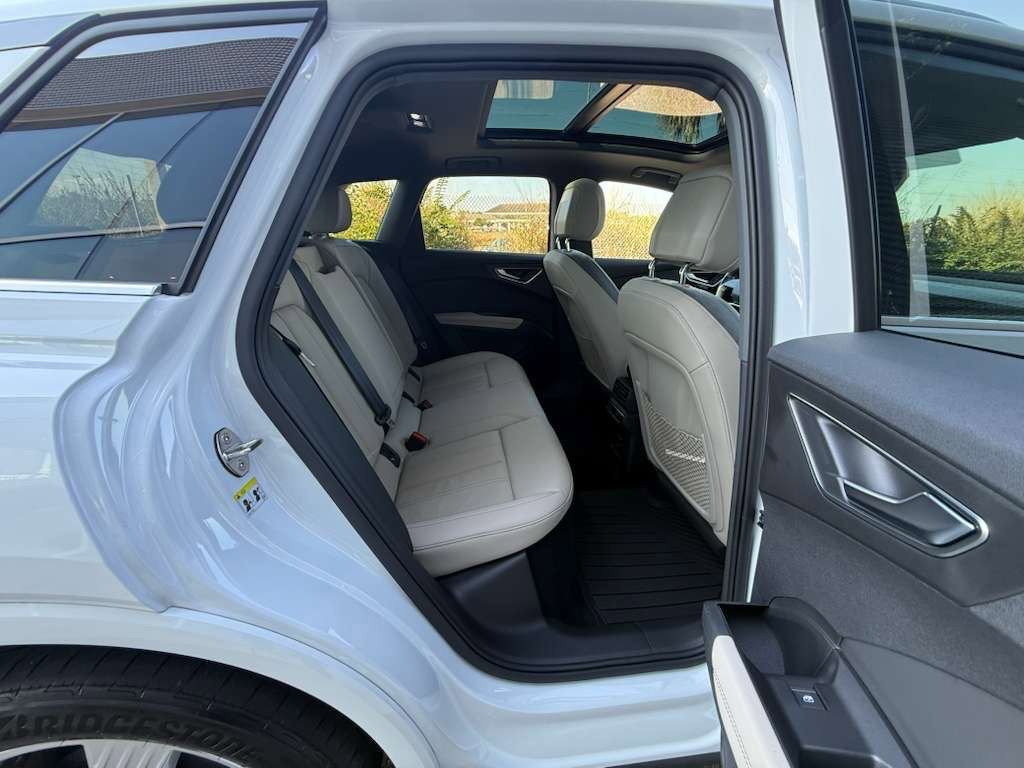 Used 2024 Audi Q4 e-tron Premium w/ Convenience Package image 48