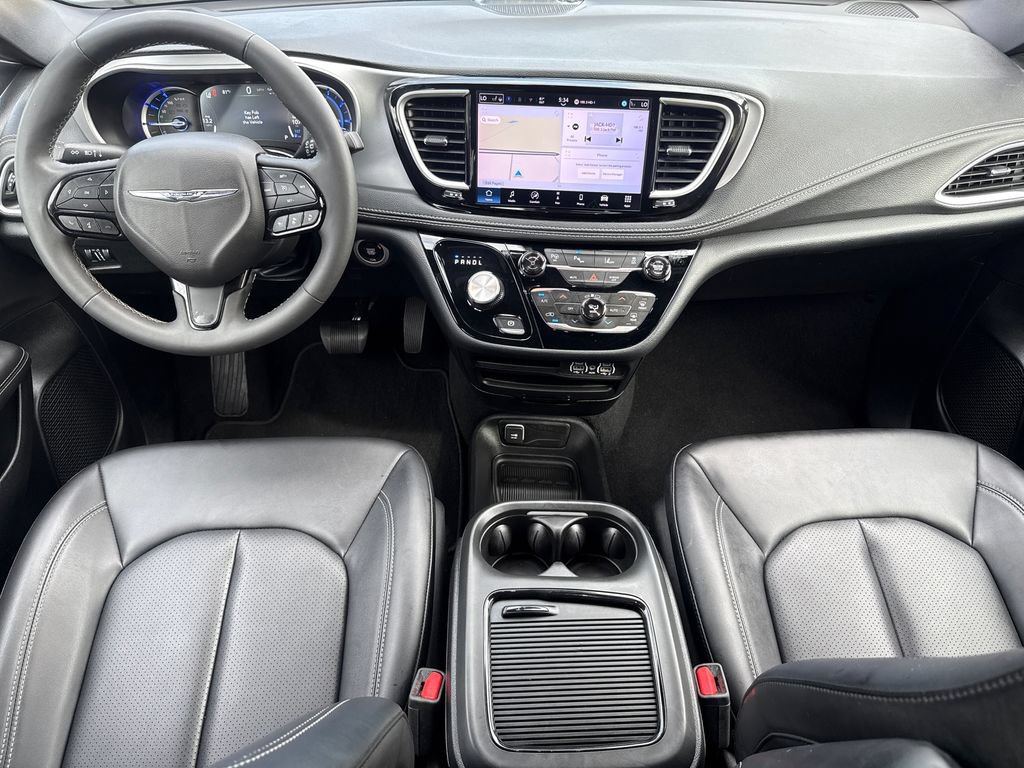 Used 2024 Chrysler Pacifica Limited FWD image 13