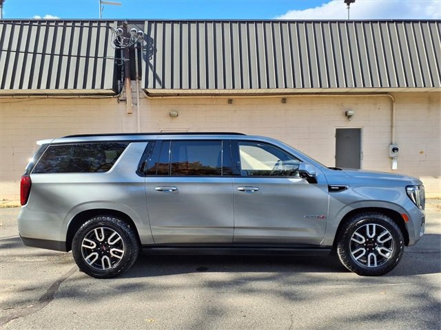 Used 2023 GMC Yukon XL AT4 w/ AT4 Premium Plus Package image 6