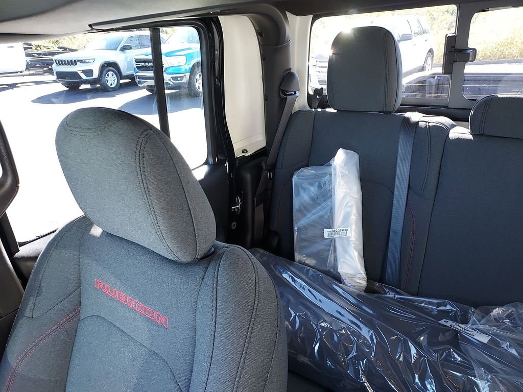 Used 2025 Jeep Gladiator Rubicon AWD/4WD image 12
