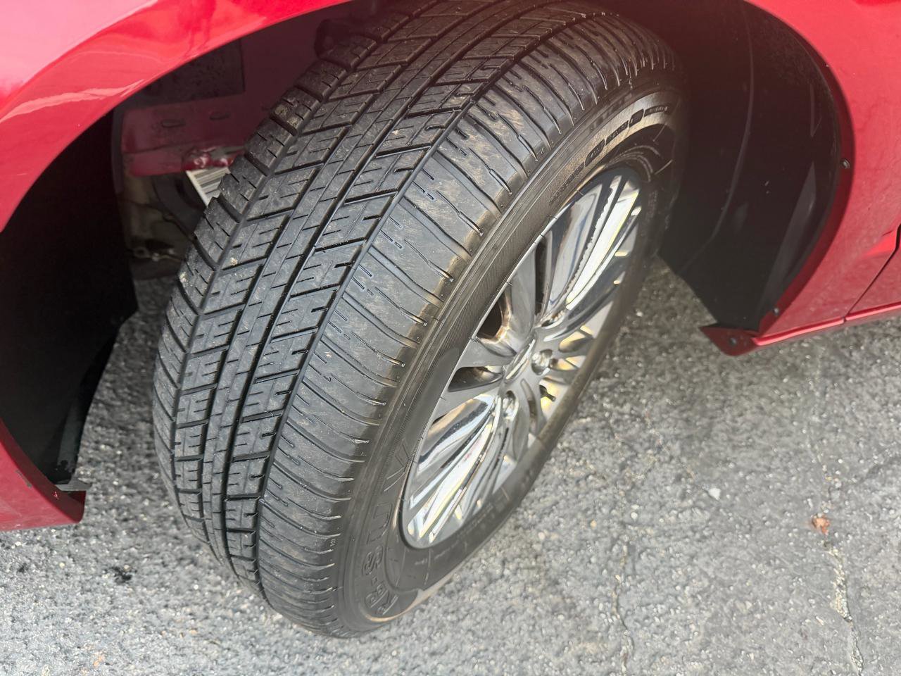 Used 2011 Chrysler Town & Country Limited image 30