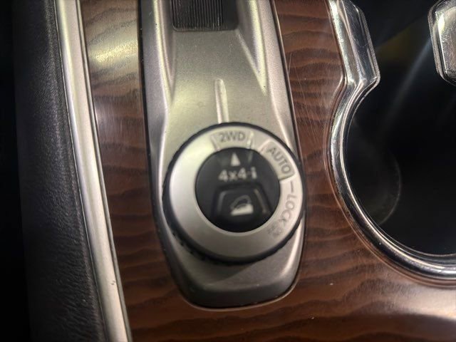 Used 2019 Nissan Pathfinder Platinum image 24