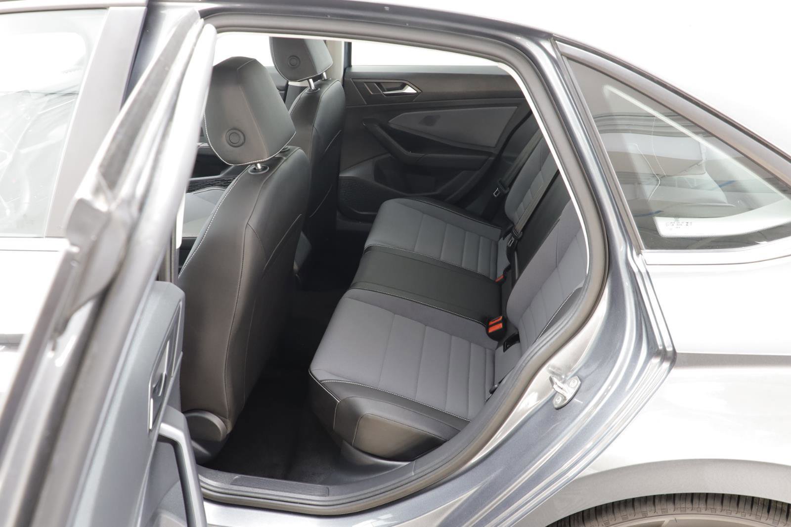 Used 2025 Volkswagen Jetta SE w/ Black Wheel Package image 14