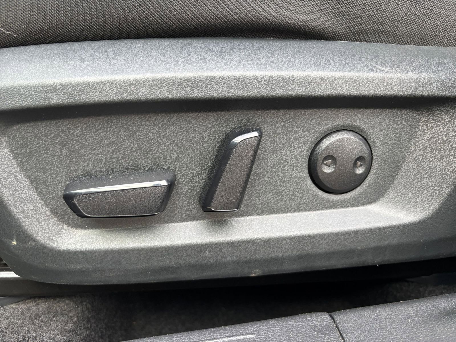 Used 2025 Nissan Rogue SV FWD image 22