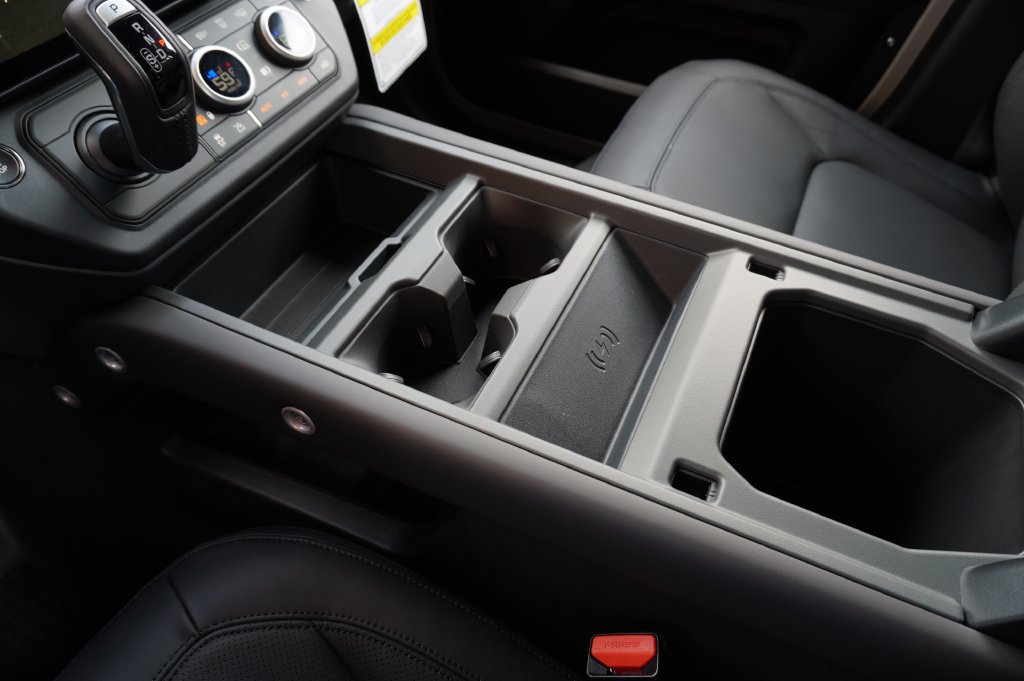 New 2026 Land Rover Defender 110 X-Dynamic SE AWD/4WD image 25